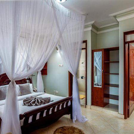 Keba Xpress Hotel - Ентебе Екстериор снимка