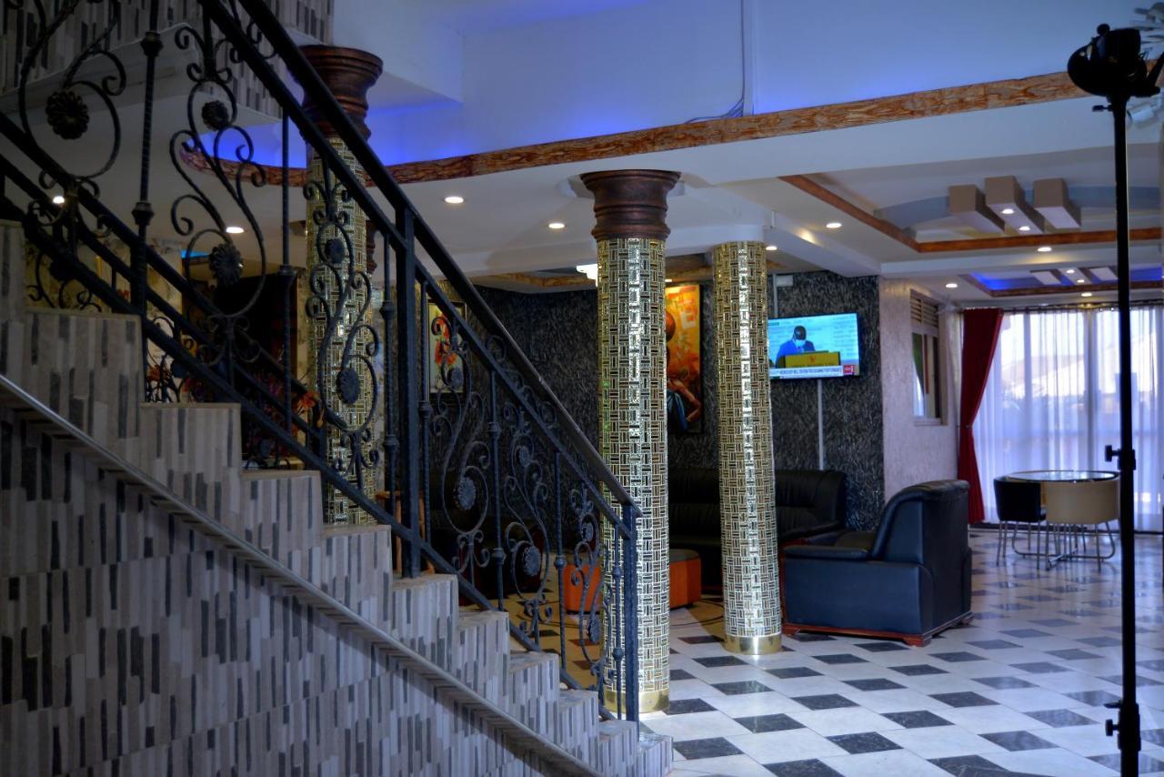 Keba Xpress Hotel - Ентебе Екстериор снимка