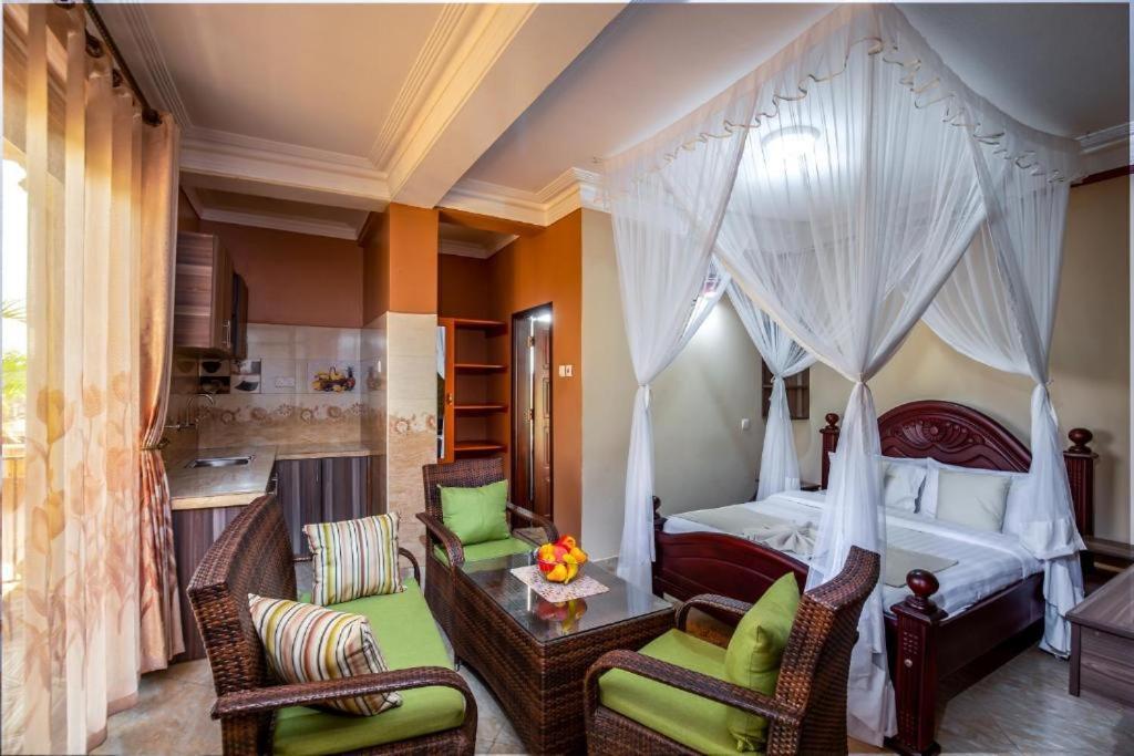 Keba Xpress Hotel - Ентебе Екстериор снимка