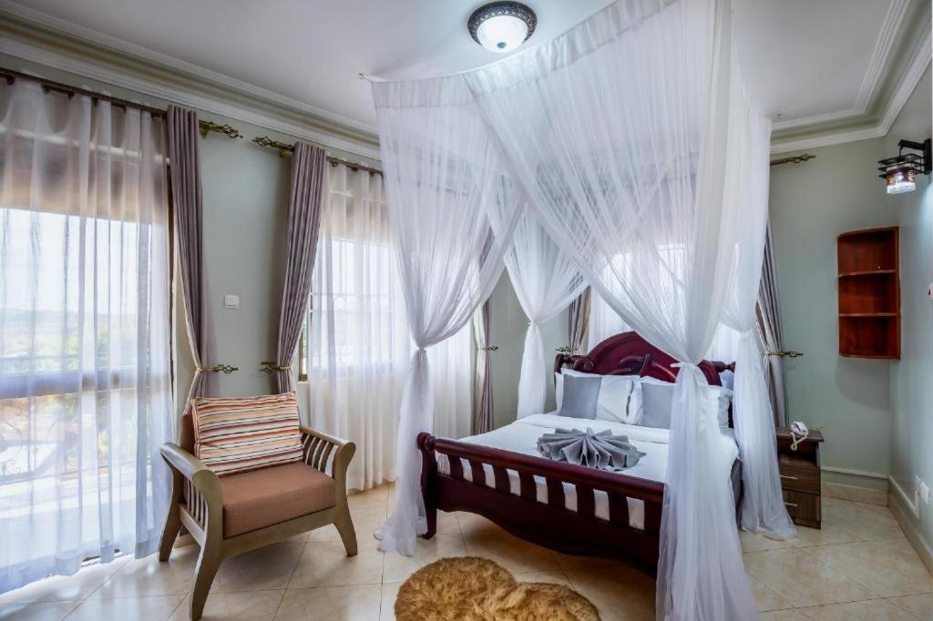 Keba Xpress Hotel - Ентебе Екстериор снимка
