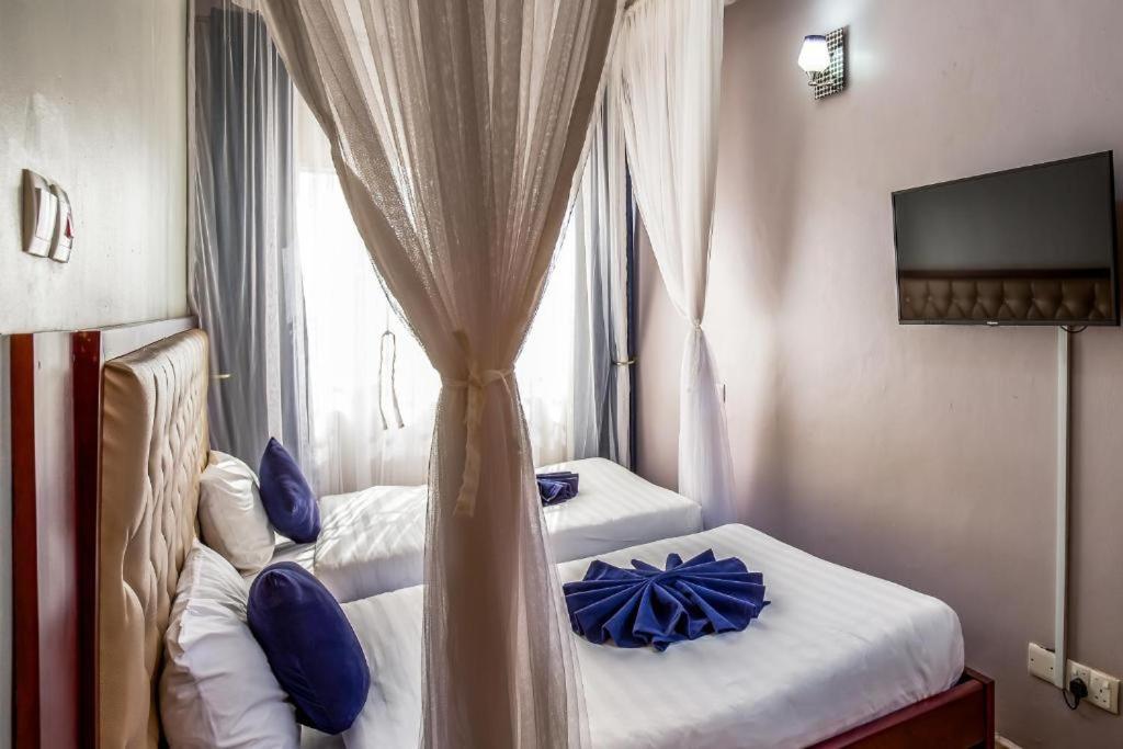 Keba Xpress Hotel - Ентебе Екстериор снимка