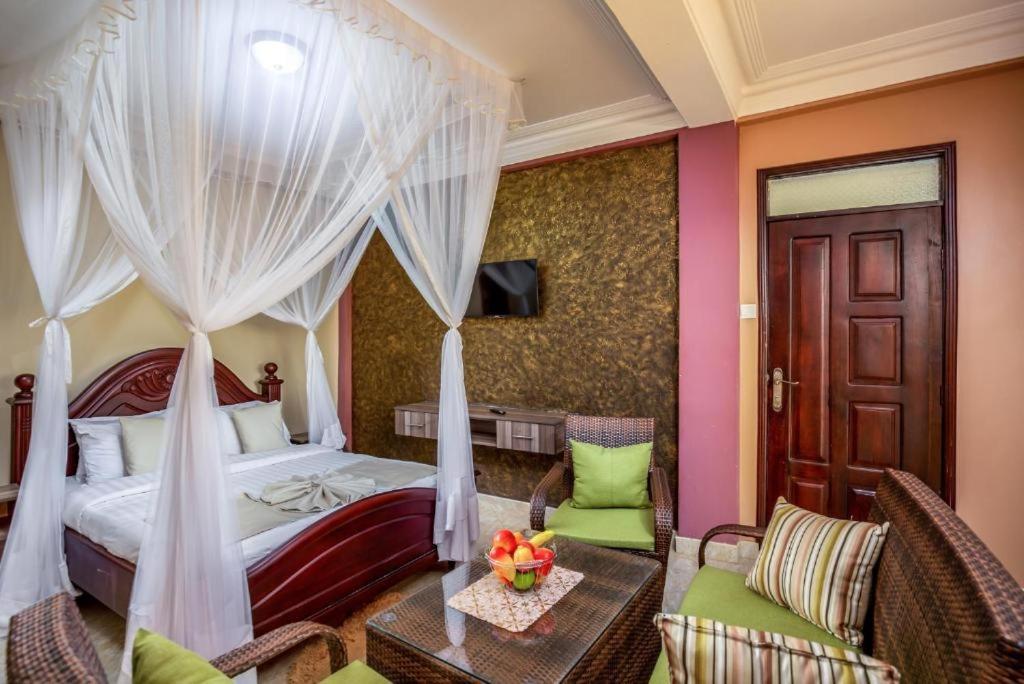 Keba Xpress Hotel - Ентебе Екстериор снимка