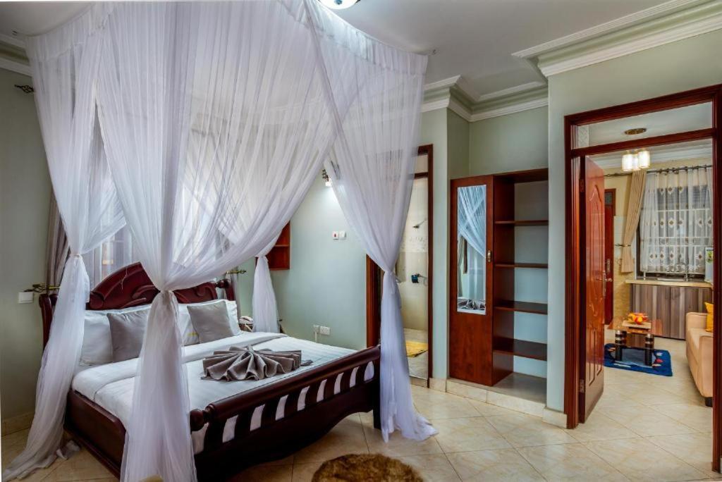 Keba Xpress Hotel - Ентебе Екстериор снимка