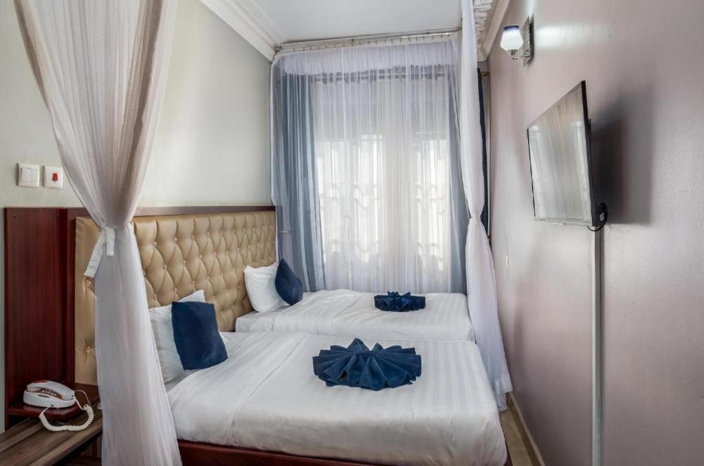 Keba Xpress Hotel - Ентебе Екстериор снимка
